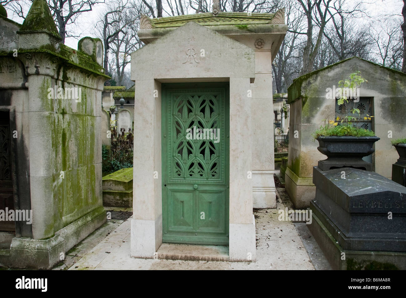 La tumba de James Mayer Baron de Rothschild en el cementerio Pere Lachaise en París Francia Foto de stock