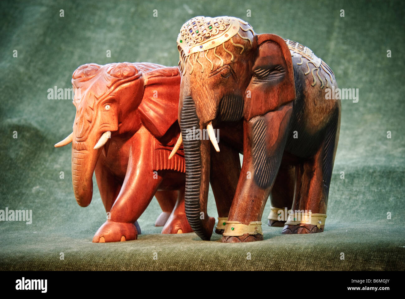 Elefante de madera tallada Foto de stock