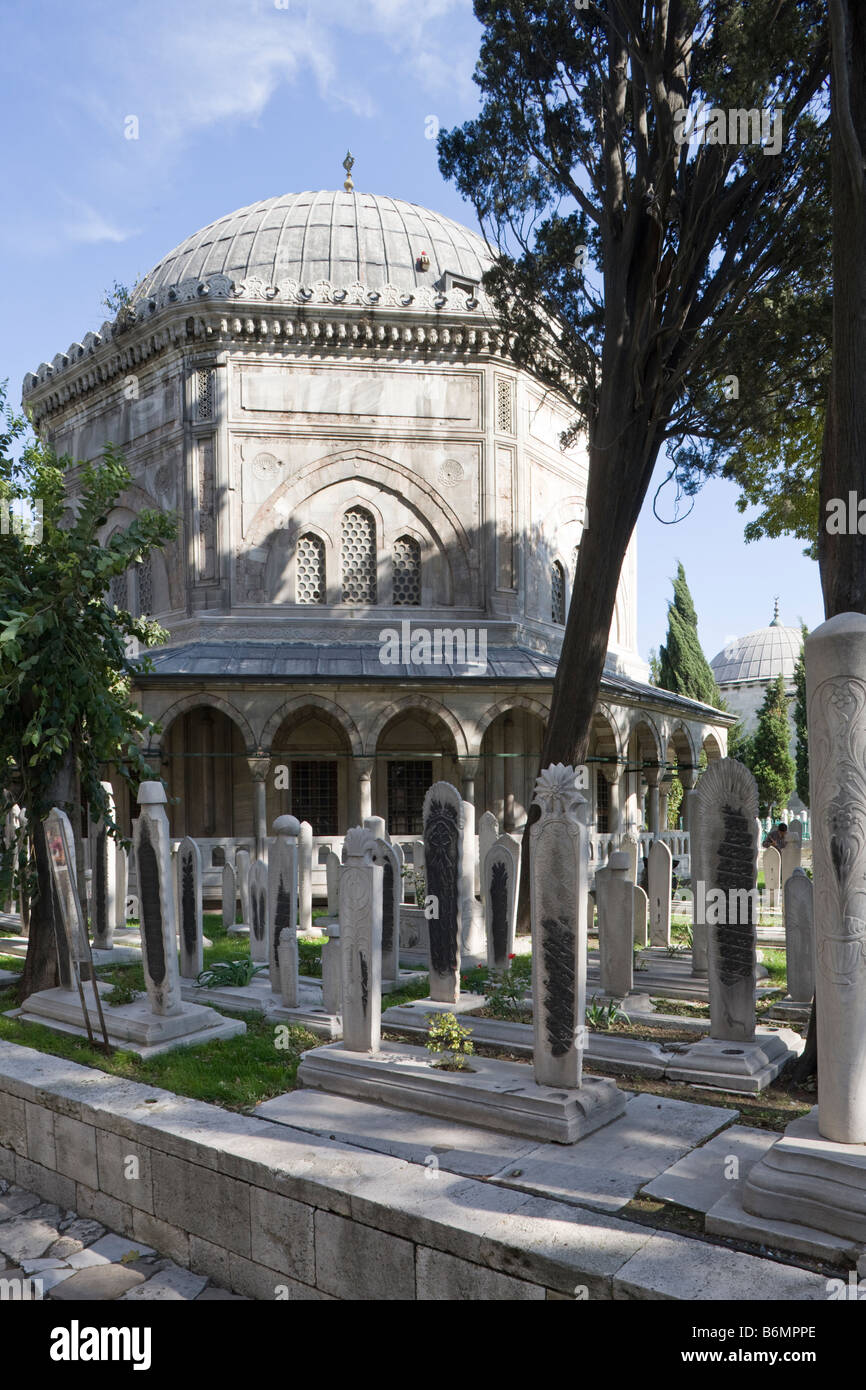 Exterior, Kanuni Sultan Süleyman Türbesi, Mausoleo de Solimán el Magnífico, Estambul, Turquía Foto de stock