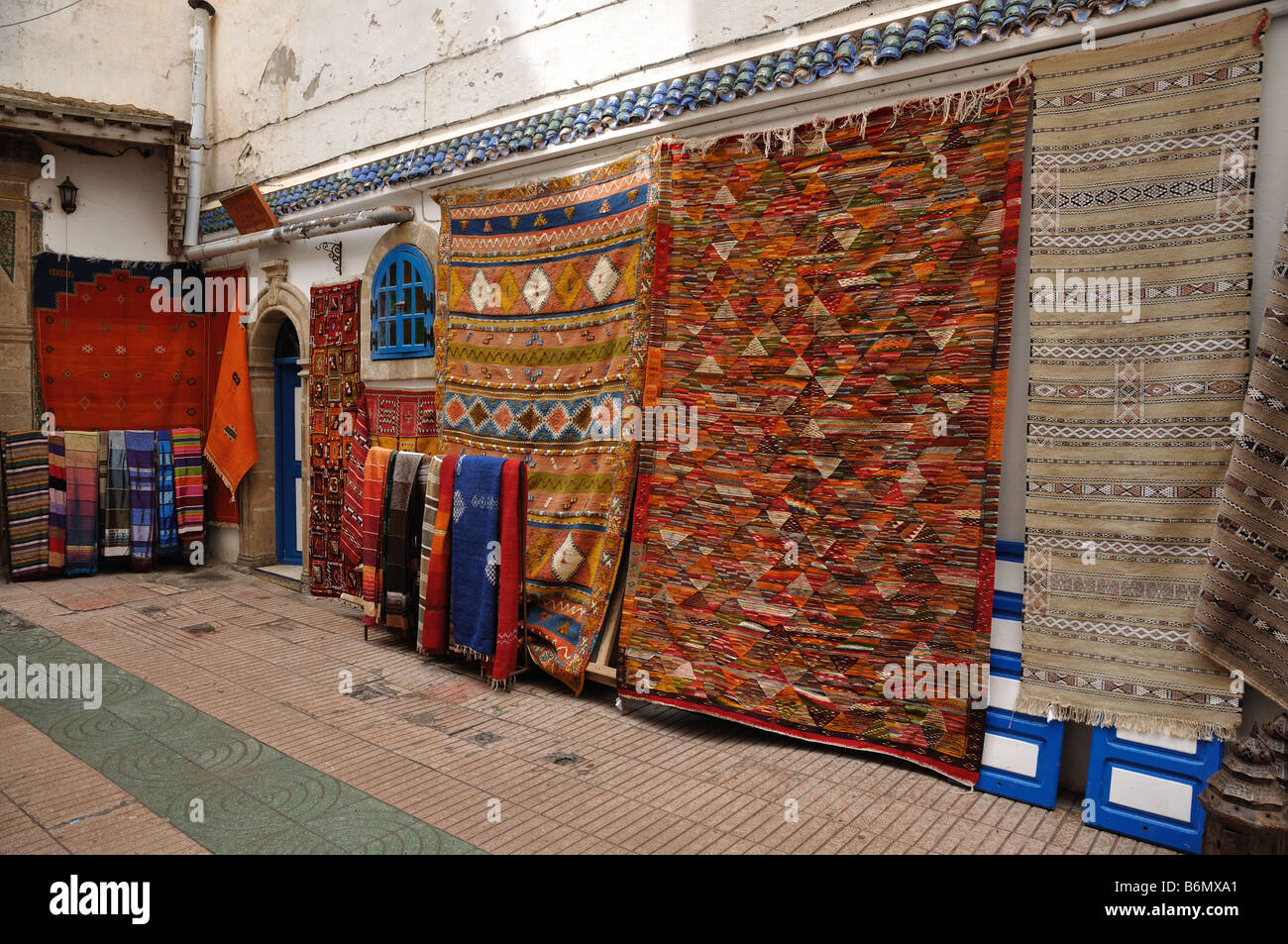 Alfombras para la venta en Essaouria, Marruecos Africa Foto de stock