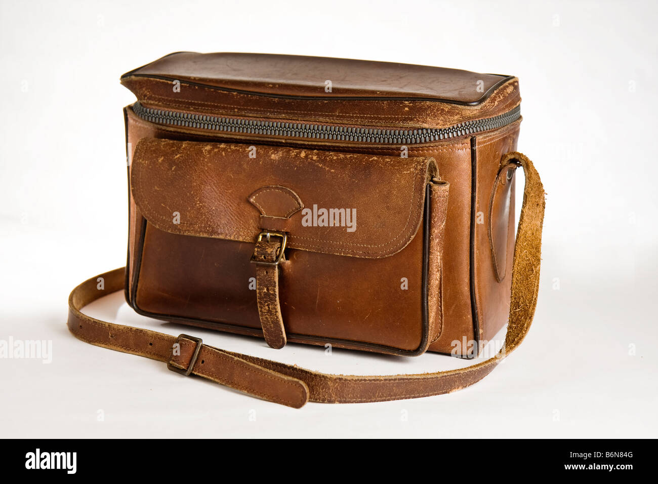 Bolsos de cuero Vintage sobre fondo blanco Fotografía de stock - Alamy