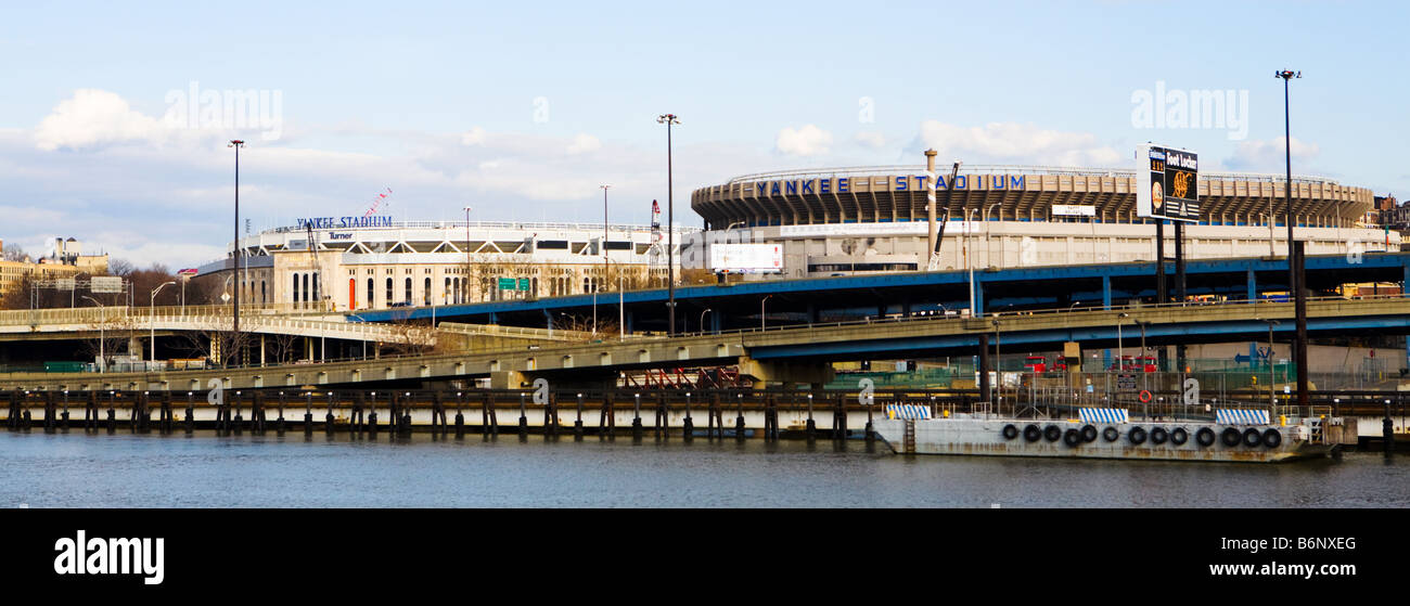 Viejas y nuevas "Yankee Stadium" al lado durante la construcción, en el Bronx, Nueva York Foto de stock