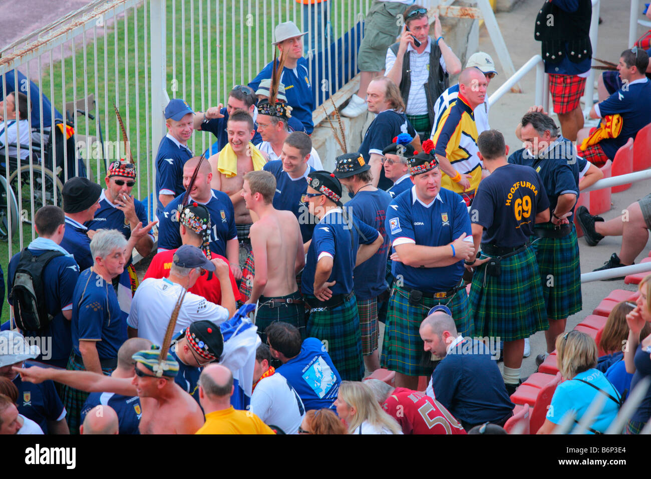 Ventiladores escocés en el partido de fútbol de Escocia vs Macedonia Foto de stock