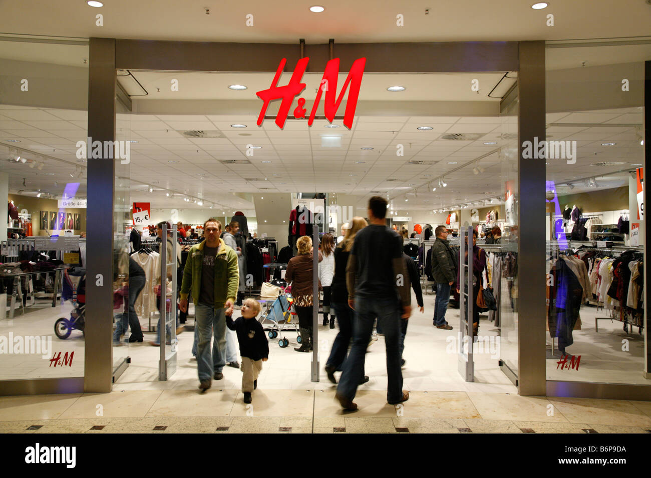 H&M Hennes&Mauritz en centro comercial Nova Eventos en Günthersdorf,  Alemania; Hennes&Mauritz im Nova Eventos en Günthersdorf Fotografía de  stock - Alamy