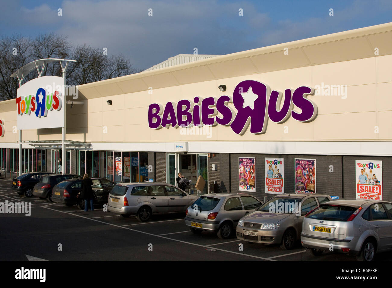 panorama Revelar Produce Babies "R" Us - Tienda especializada en ropa, muebles, juguetes y otros accesorios  para bebés Fotografía de stock - Alamy