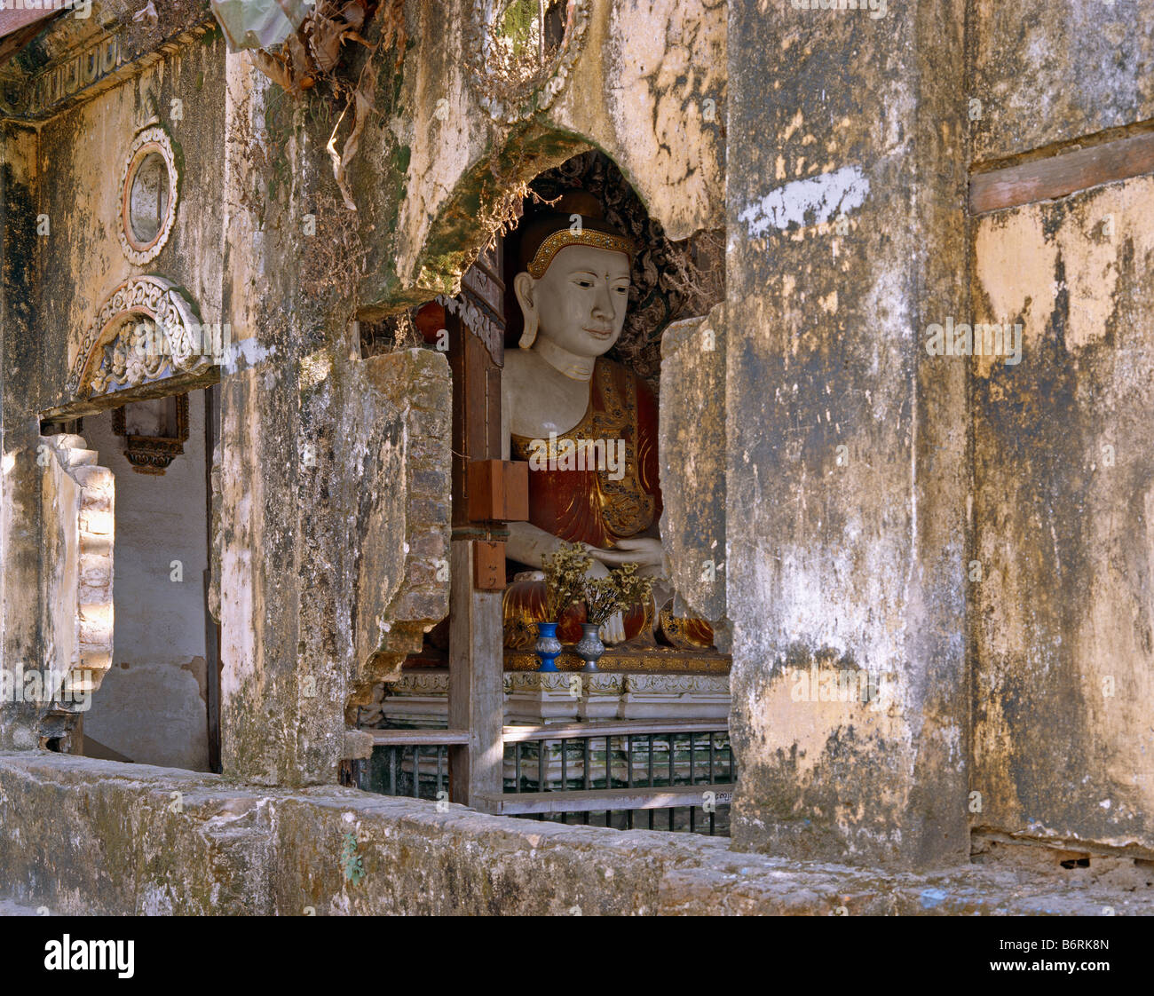 Buda en una ruina Foto de stock