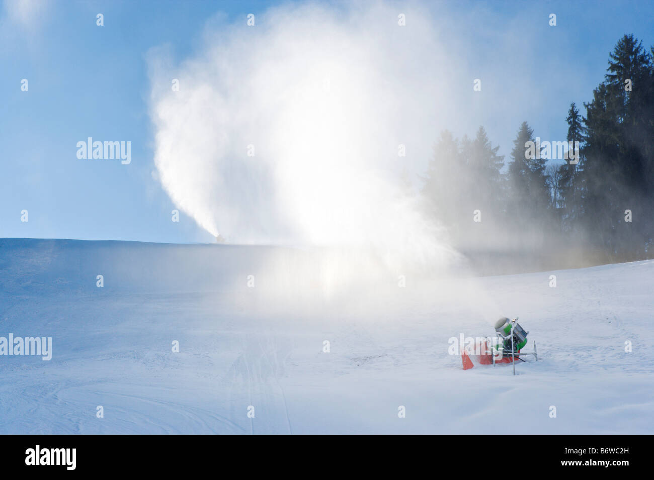 Cañones de nieve en el complejo de Ellmau, Tirol, Austria Foto de stock
