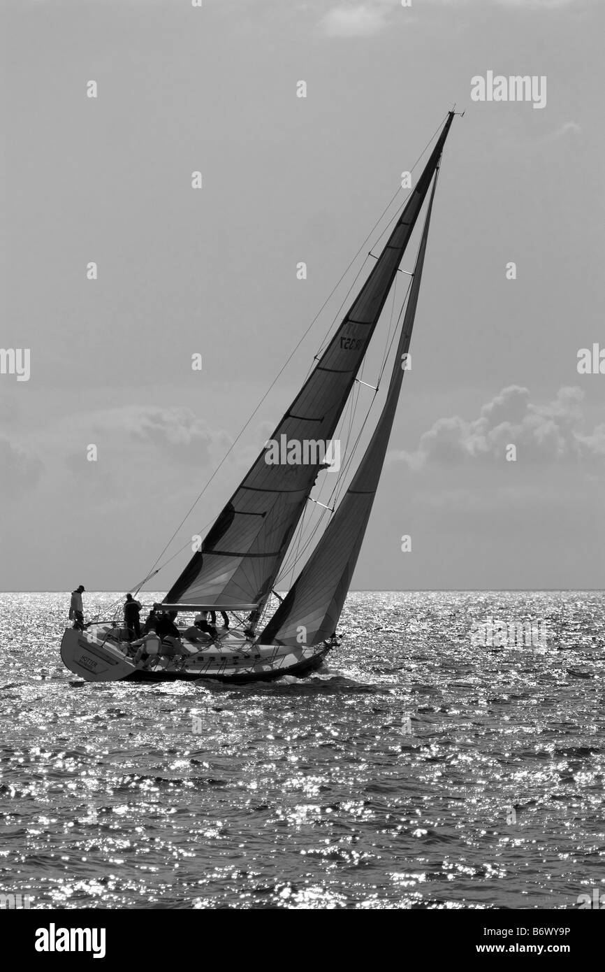Barco Blanco Y Negro Fotos e Imágenes de stock Alamy