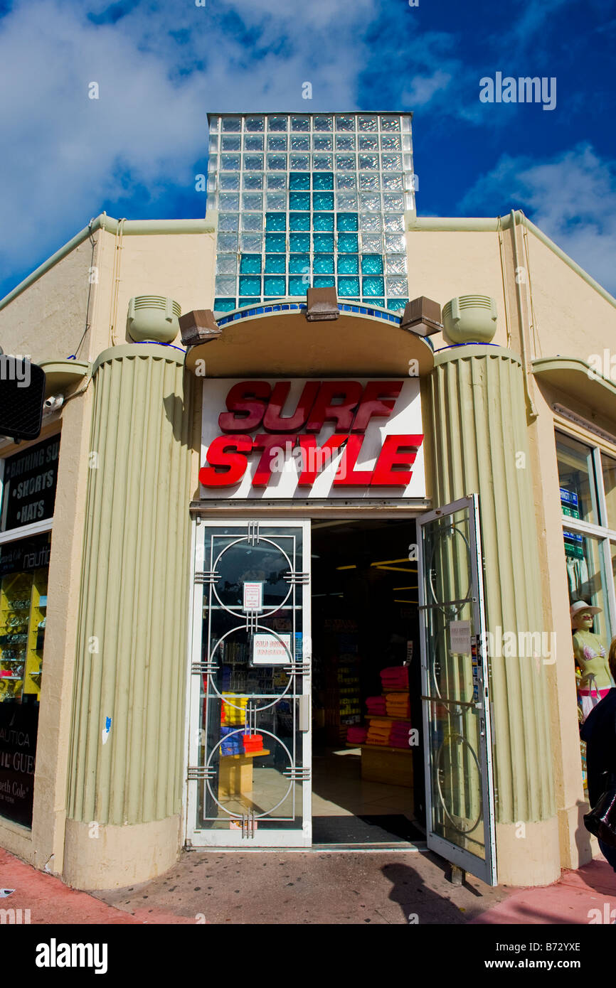 Miami , típico art deco shop front , surf , Estilo de trajes de baño  Fotografía de stock - Alamy