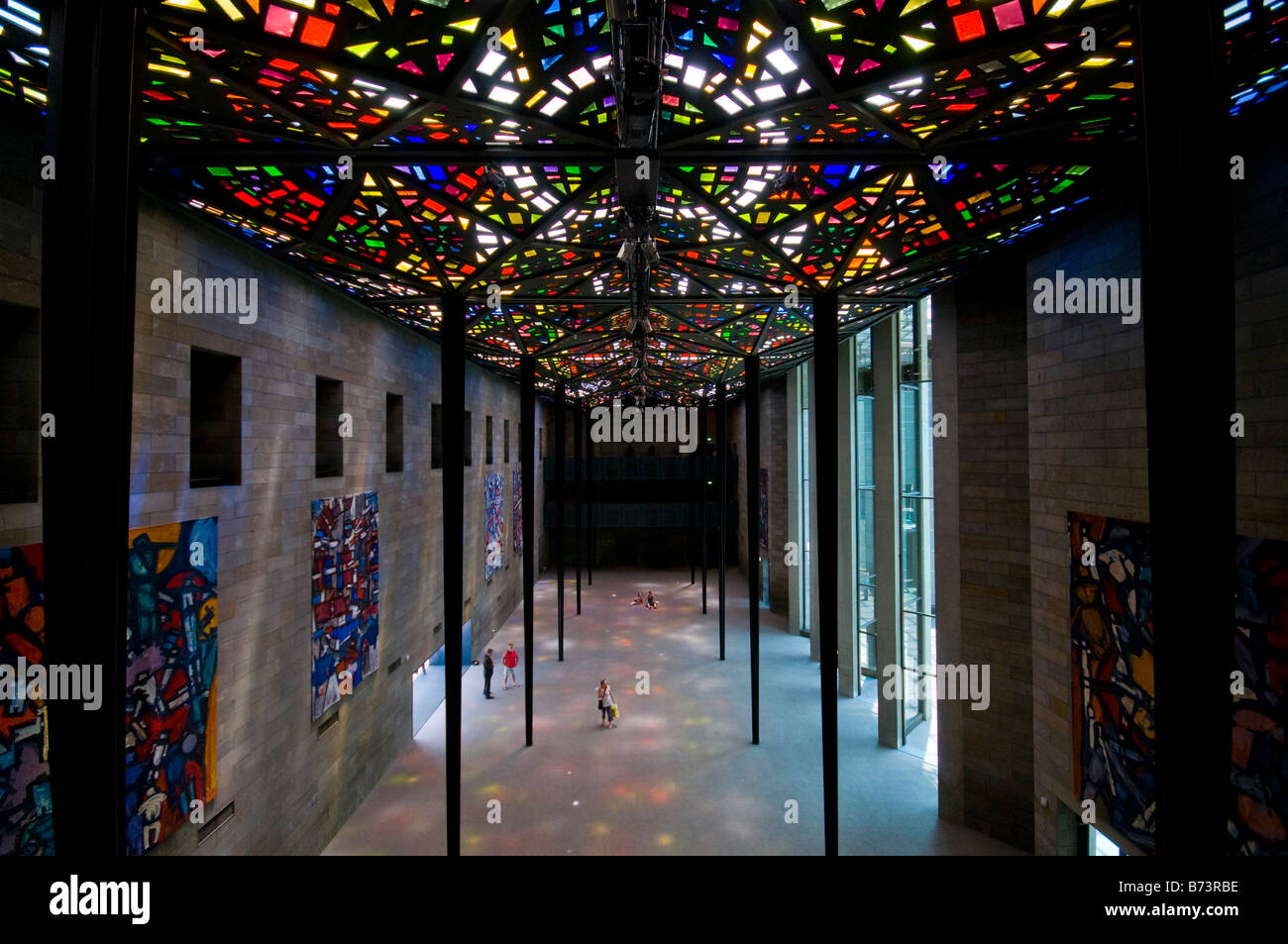 Las vidrieras techo por Sir Roy motivos en la Galería Nacional de Victoria en Melbourne. Foto de stock