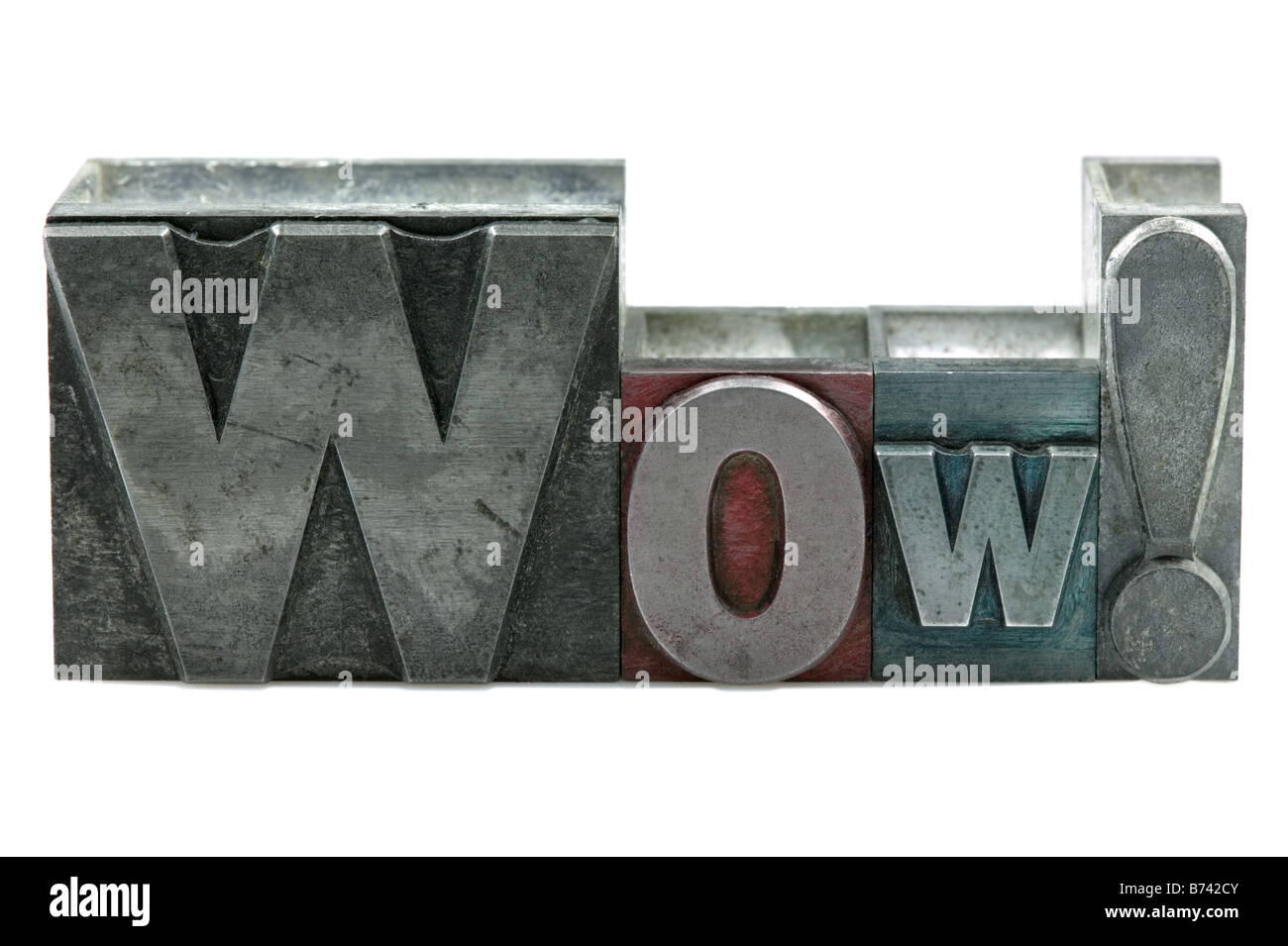 La palabra WOW en viejos bloques de tipografía aislado sobre un fondo blanco. Foto de stock