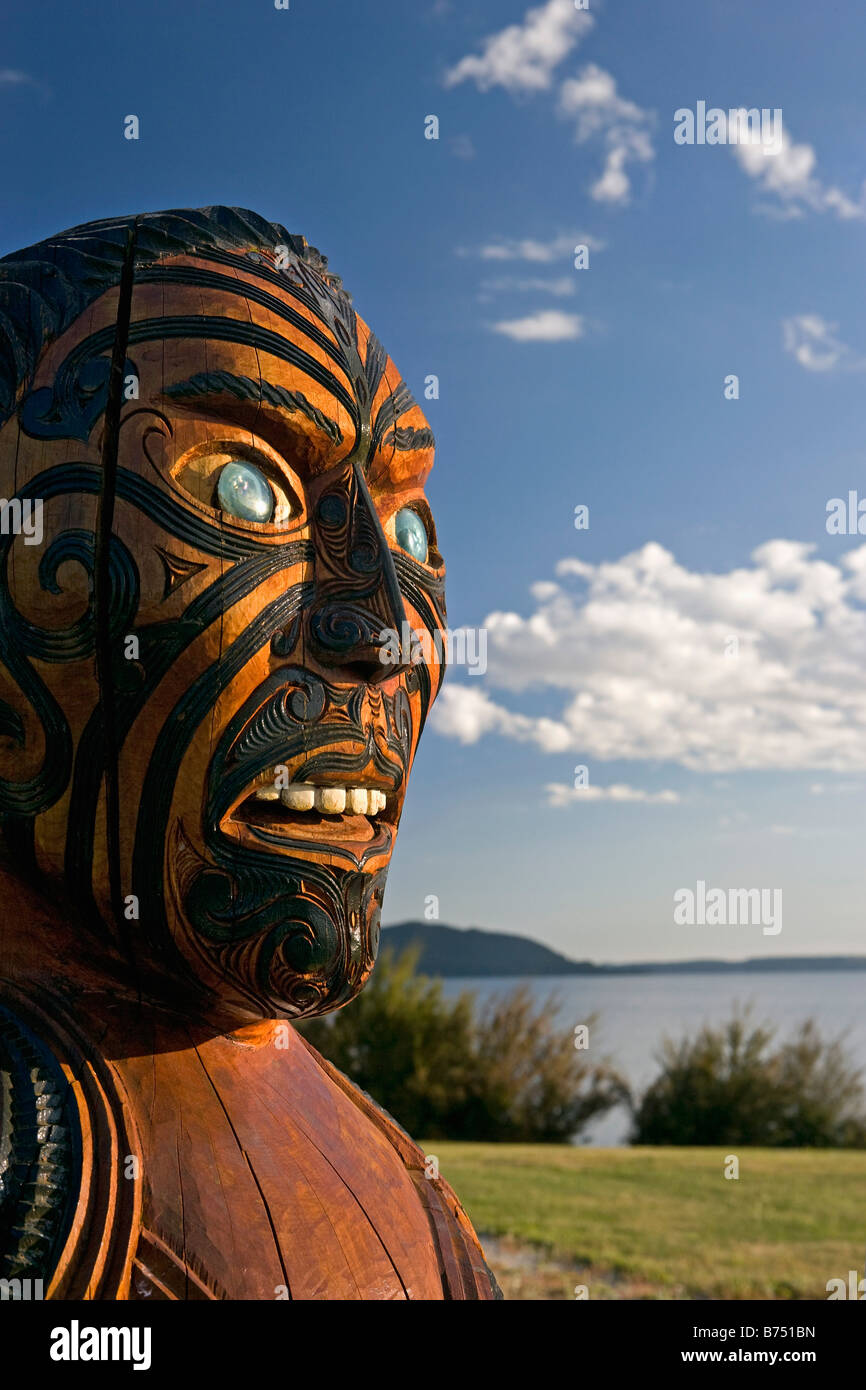 Nueva Zelanda, Isla del Norte, Rotorua, maoríes estatua. Foto de stock