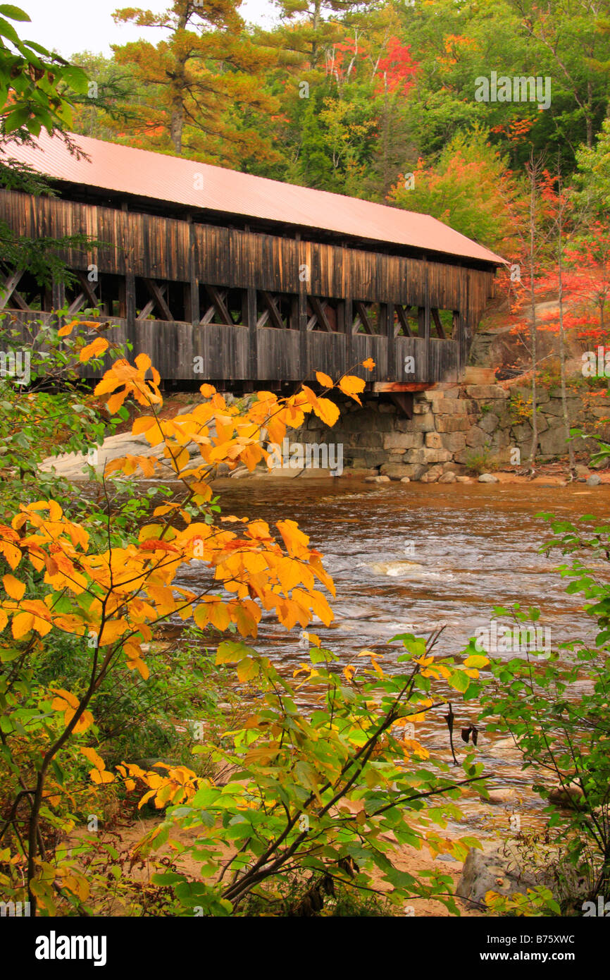Puente de Albany, Kancamagus Highway, montañas blancas, New Hampshire, EE.UU. Foto de stock