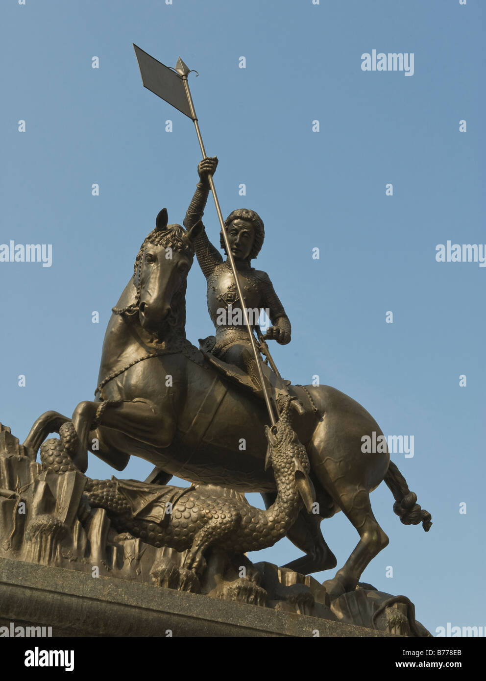 San matando al dragón estatua Praga Fotografía de stock Alamy