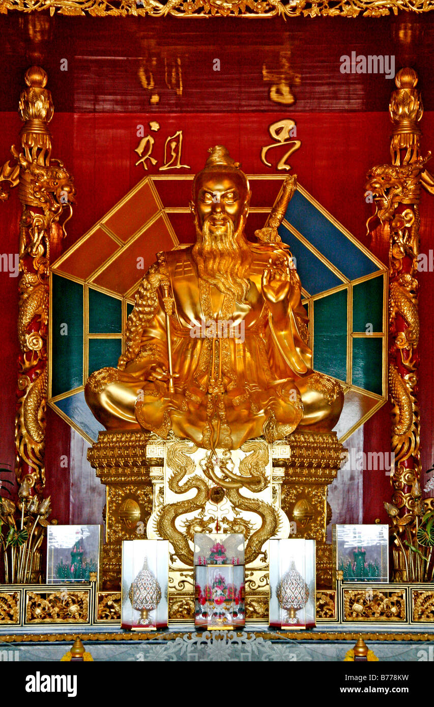 Estatua de Lu Dong Bin, uno de los Ocho Inmortales, palacio chino templo, Viharnra Sien, Anek Kusala Sala, museo de la cultura Foto de stock