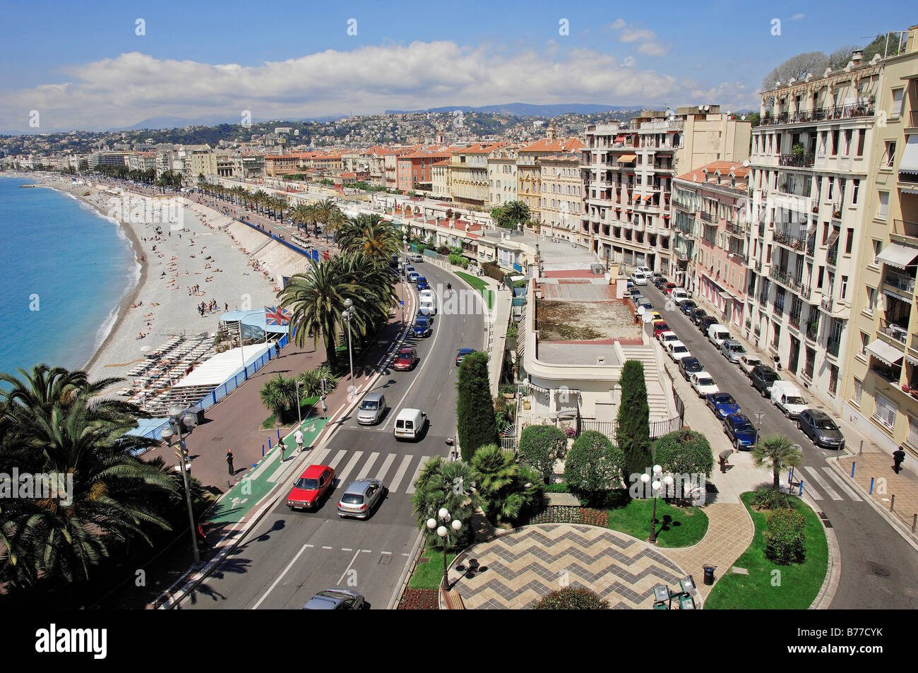 La playa y el paseo marítimo, Promenade des Anglais, Nice, Alpes Marítimos, Provence-Alpes-Côte d'Azur, en el sur de Francia, Francia, Foto de stock