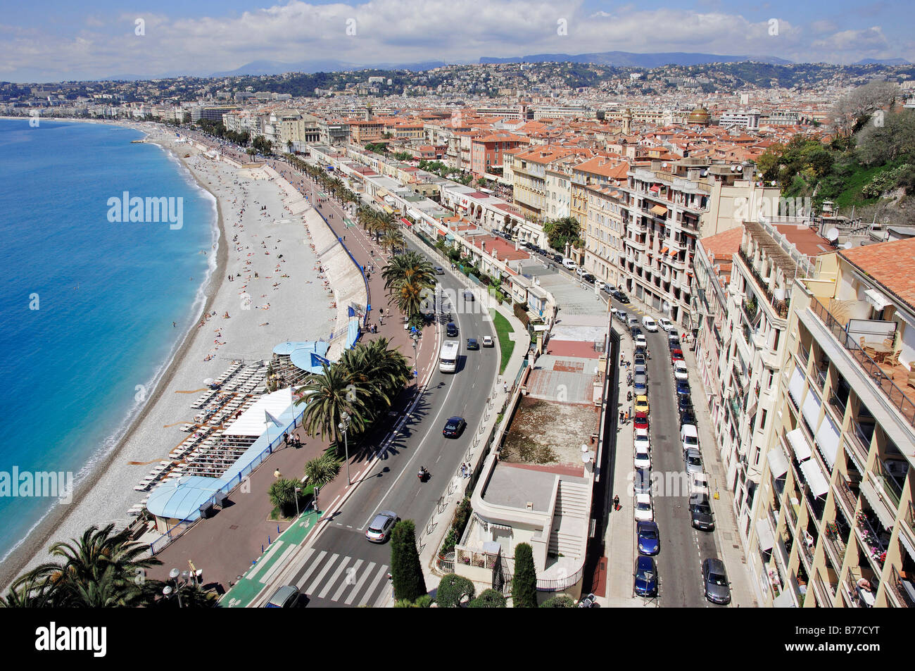 La playa y el paseo marítimo, Promenade des Anglais, Nice, Alpes Marítimos, Provence-Alpes-Côte d'Azur, en el sur de Francia, Francia, Foto de stock