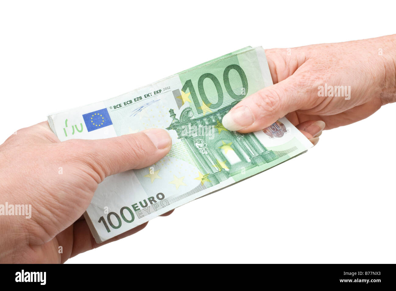 Factura de 100 euros que se ha entregado, de manos de un hombre y una mujer Foto de stock