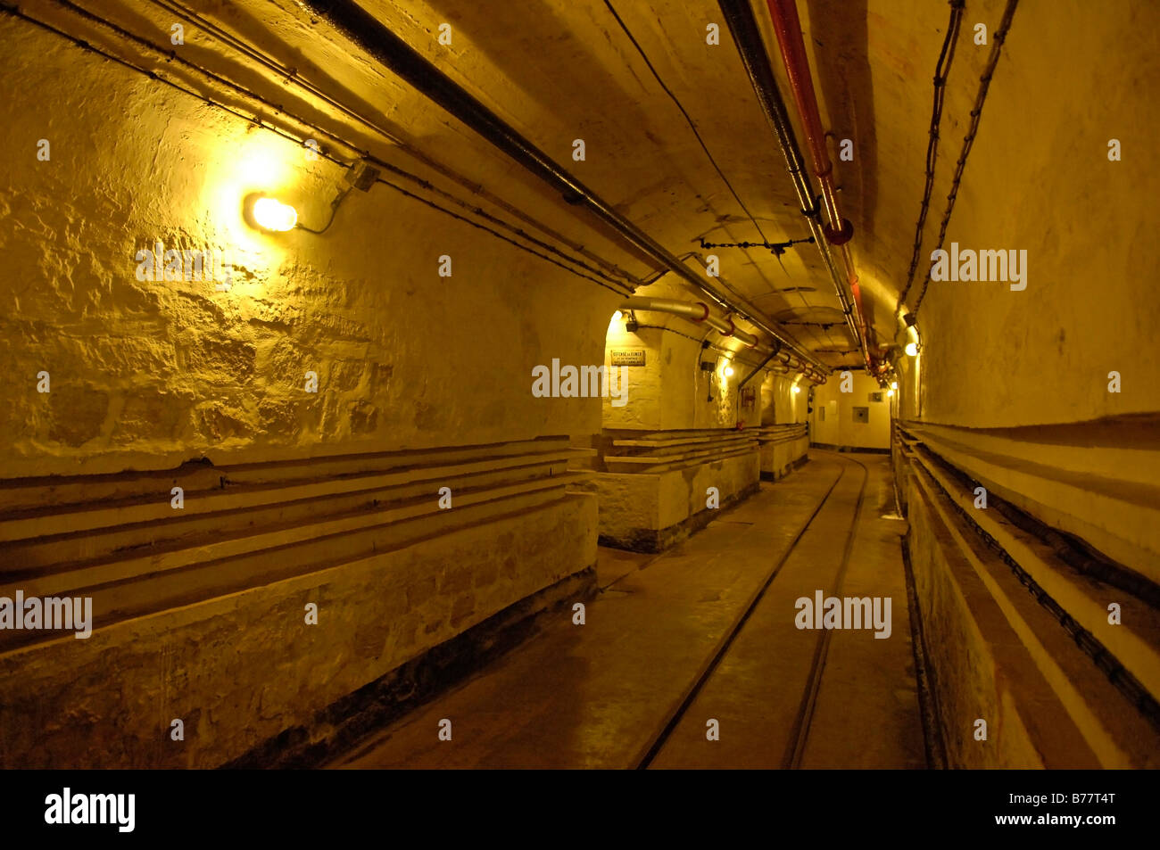 Corredor de conexión a Línea Maginot búnker de hormigón en Francia, Europa Foto de stock