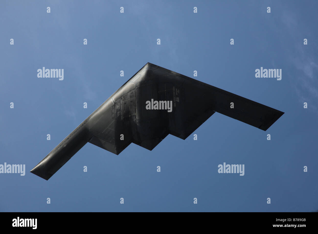 Bombardero Stealth en vuelo Foto de stock