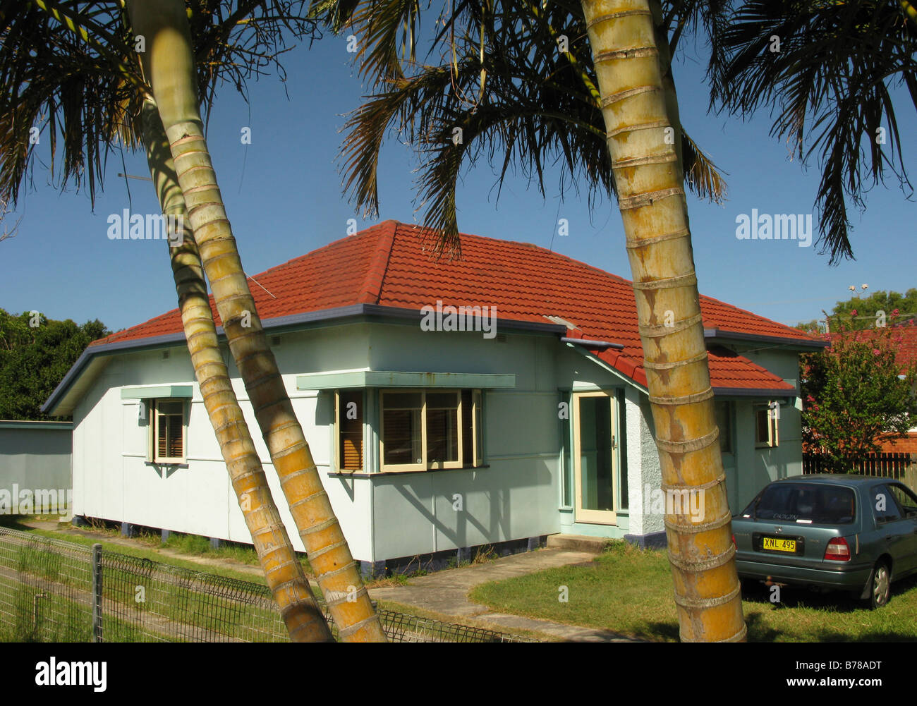 Cincuenta viejo estilo bungalow tropical fibro en Byron Bay, Australia Foto de stock