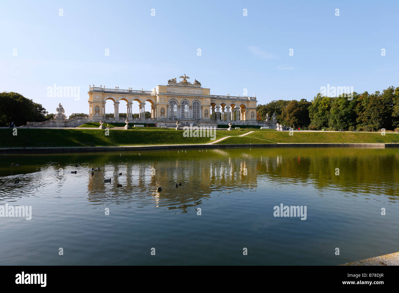 En Schoenbrunner Gloriette Park, el parque del palacio de Schönbrunn, en Viena, Austria, Europa Foto de stock