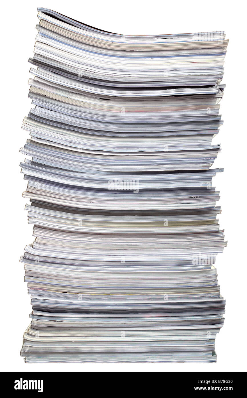 Una pila de revistas, aislado en un fondo blanco. Foto de stock