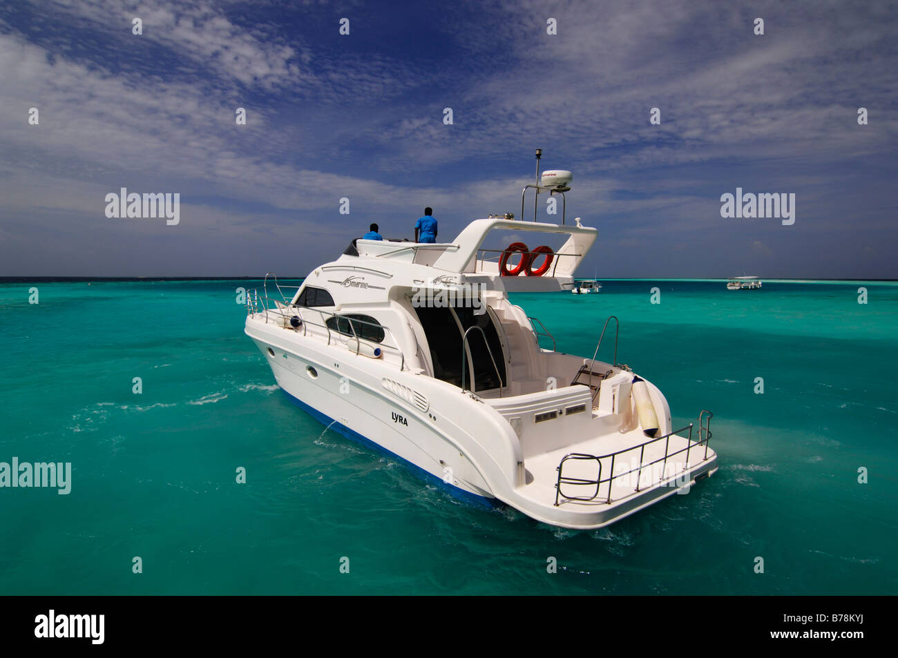 Taxi acuático, yate a motor en Kurumba Resort, las Maldivas, Océano Índico Foto de stock