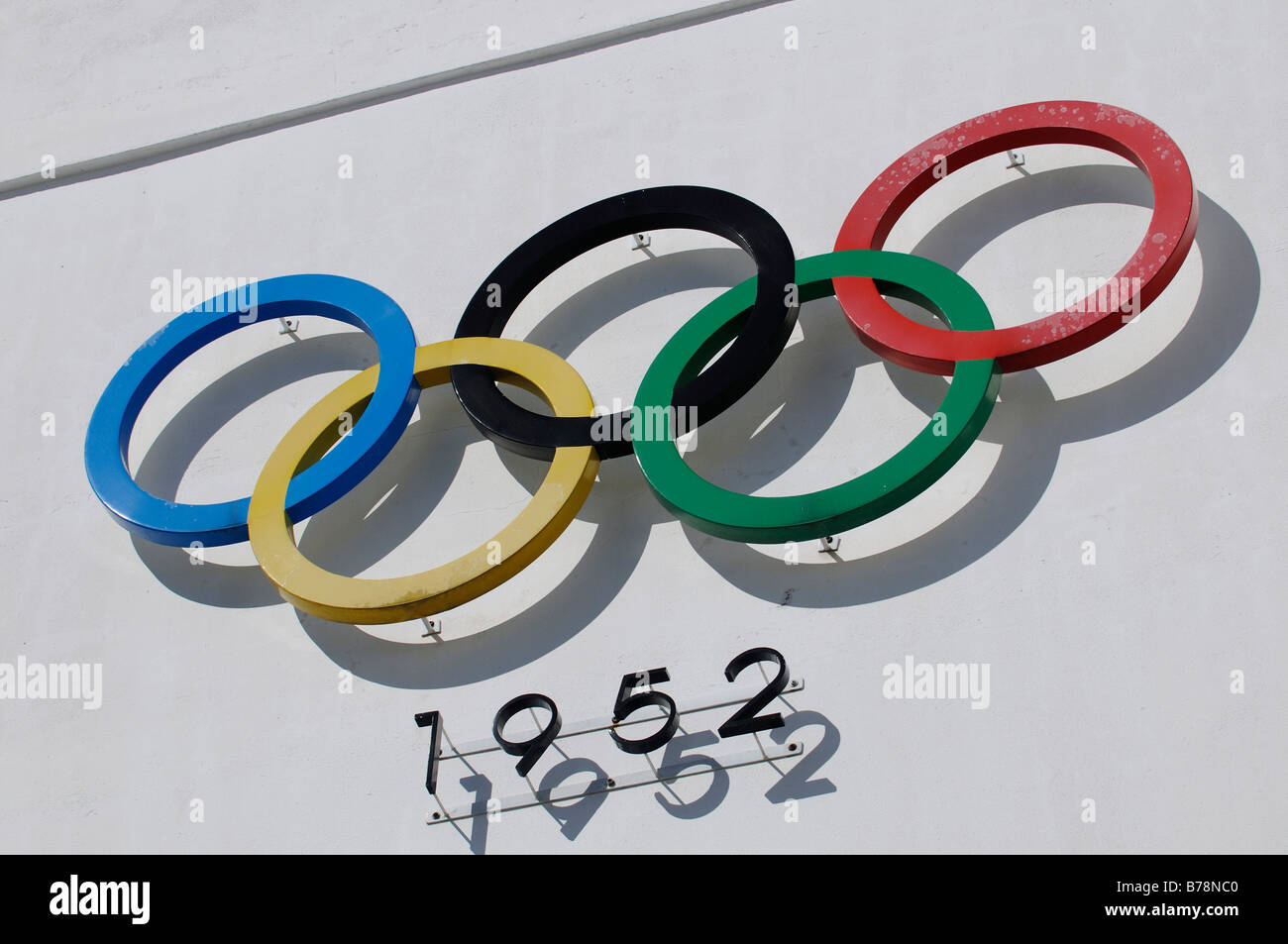 Los anillos olímpicos de 1952, el estadio Olímpico, Helsinki, Finlandia, Europa Foto de stock