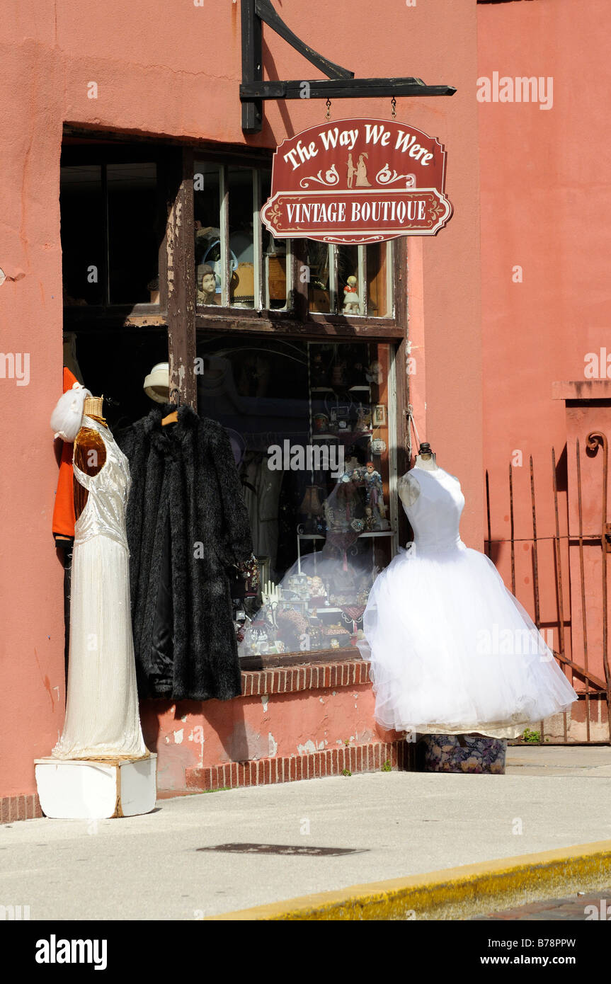 San Agustín, Florida USA una boutique vintage tienda que vende ropa usada  en esta histórica ciudad americana Fotografía de stock - Alamy