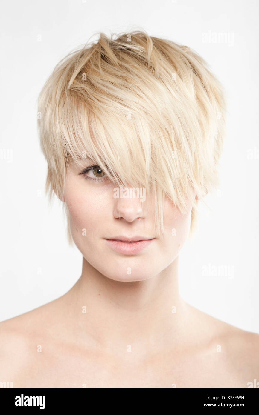 Pelo Corto Pelo Rubio Rubio Fotos E Imagenes De Stock Alamy