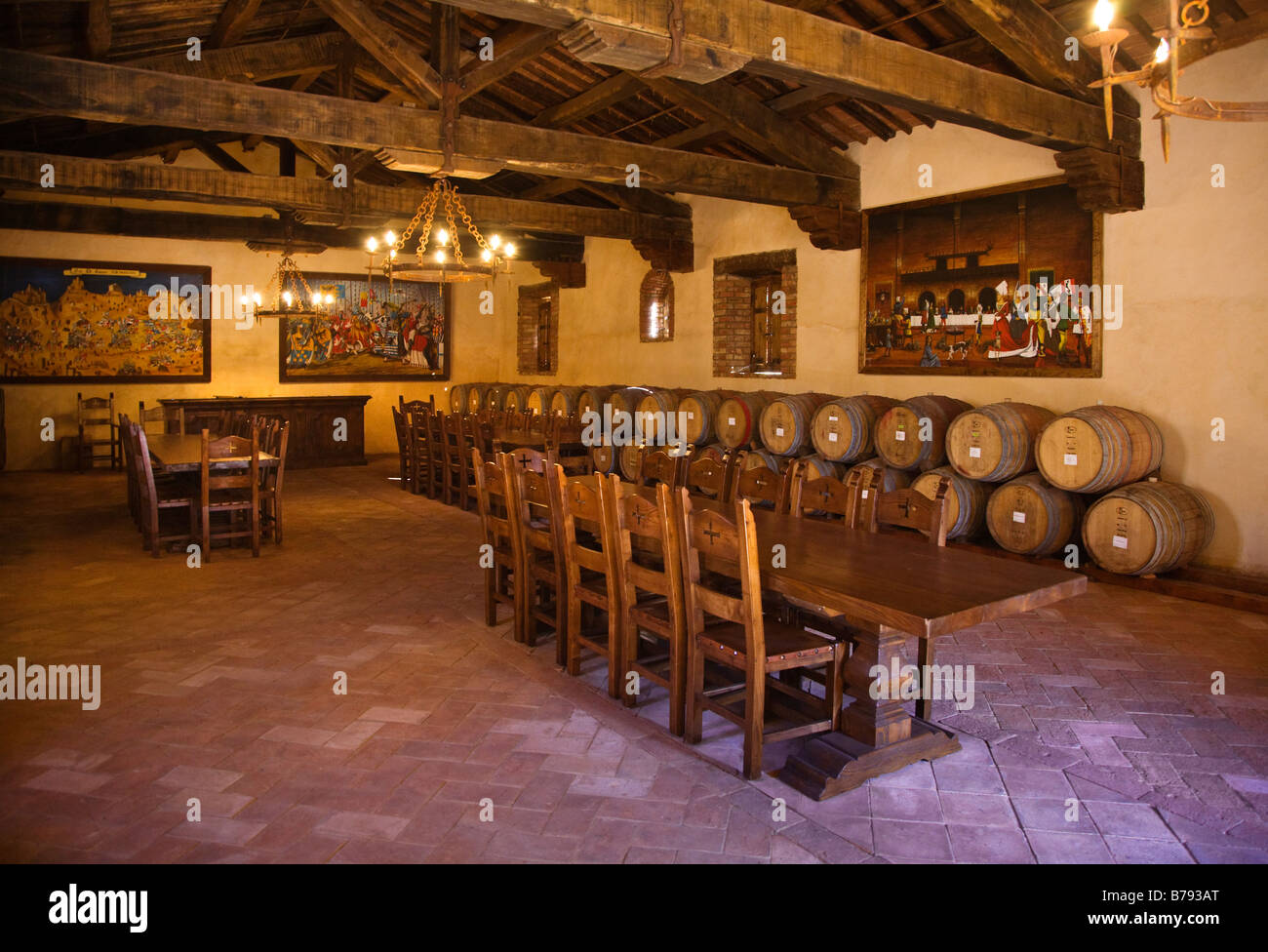 Una sala de banquetes en CASTELLO DI AMAROSA una bodega situada en un castillo italiano situado cerca de CALISTOGA Napa Valley, en California Foto de stock