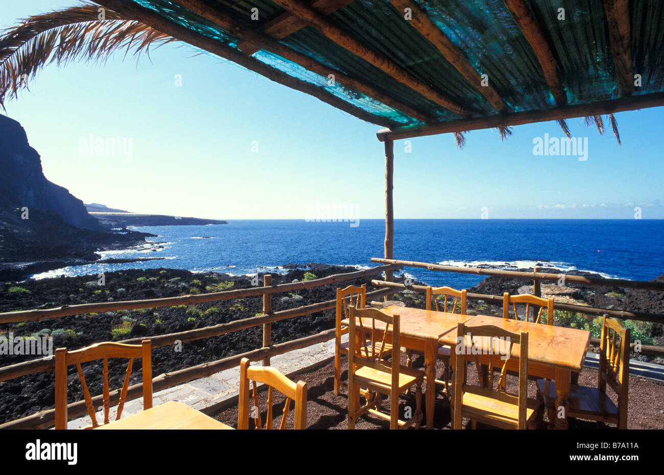 Bar Restaurante, cerca de La Restinga, Bahía de Tacoron, El Hierro, Islas  Canarias, Europa Fotografía de stock - Alamy