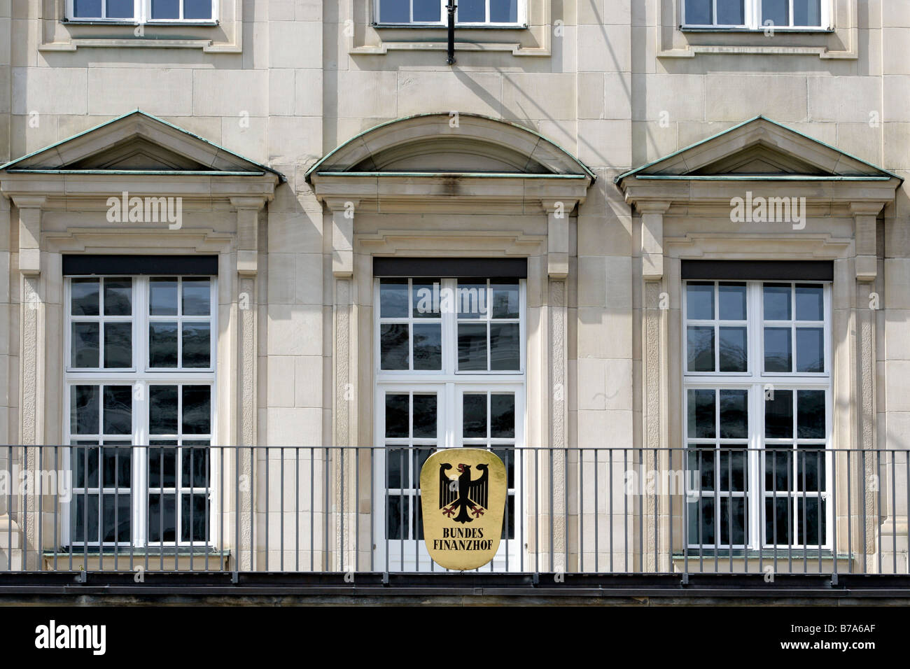 reloj Clancy Inactivo Bundesfinanzhof, Tribunal Federal de Hacienda de Alemania, el tribunal  federal de apelaciones para casos de derecho impositivo y aduanero en  Munich, Baviera Fotografía de stock - Alamy