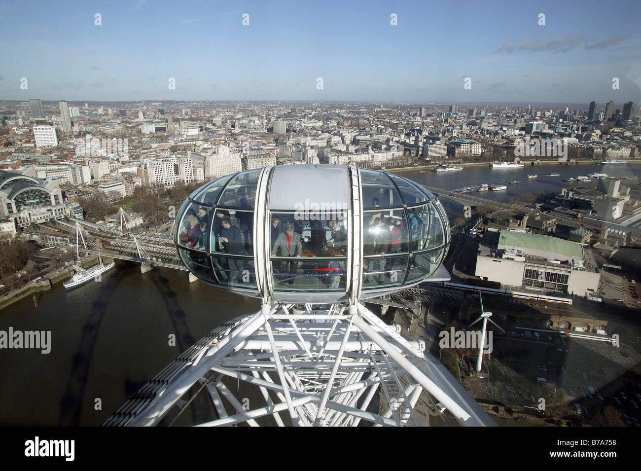 Vista de oeste de Londres de la Millenium Wheel, Inglaterra, Gran Bretaña, Europa Foto de stock