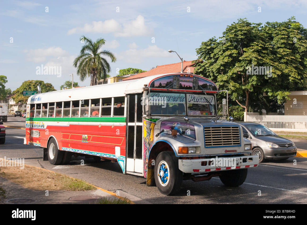 Diablo rojo bus. Balboa, Ciudad de Panamá, República de Panamá, América