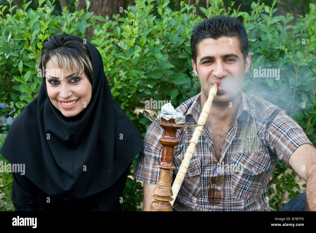 Pareja joven iraní en Shiraz, Irán Foto de stock