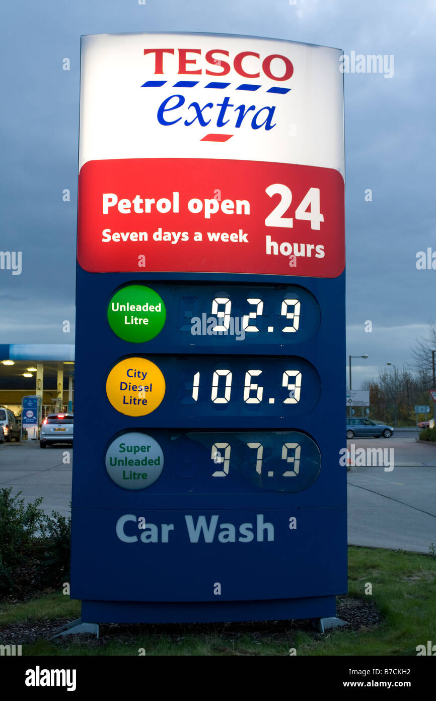 La gasolinera Tesco, Milton Keynes, Buckinghamshire Foto de stock