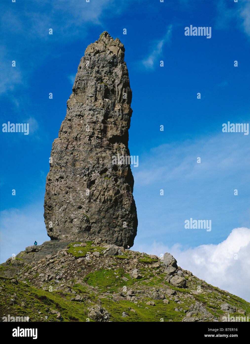 El viejo hombre de Storr, Trotternish, Isla de Skye, Escocia, Reino Unido.  Enchufe un antiguo cono volcánico Fotografía de stock - Alamy