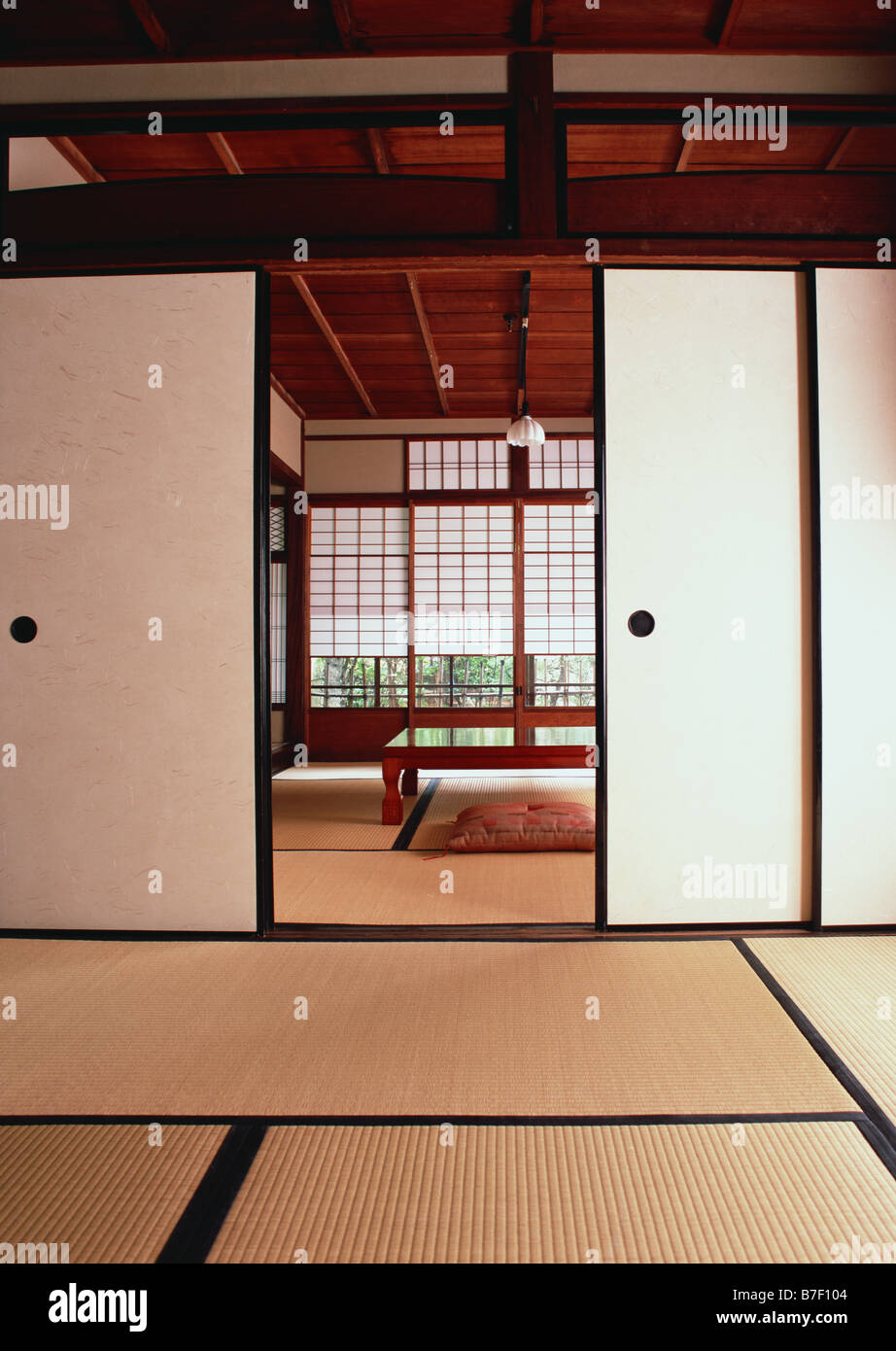 Casa De Madera Residente Japonesa Del Tatami Japonés Foto de archivo -  Imagen de cristal, techo: 147281872