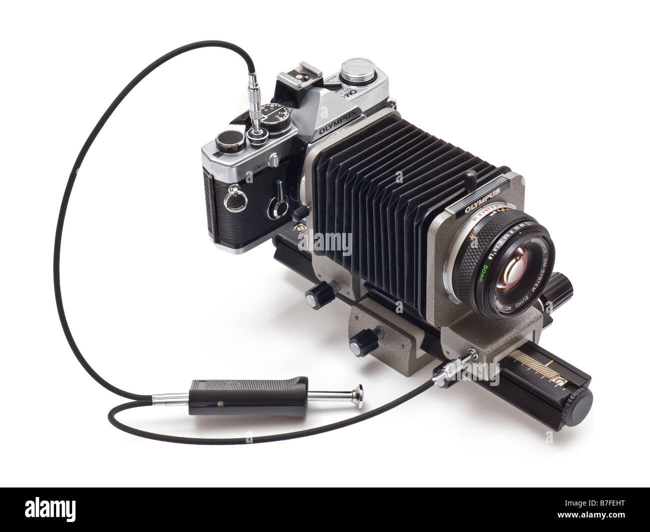 Olympus OM2n macro fuelles configurado para fotografía macro con fuelles, twin y liberación del cable estándar de 50 mm de la lente Zuiko. Foto de stock