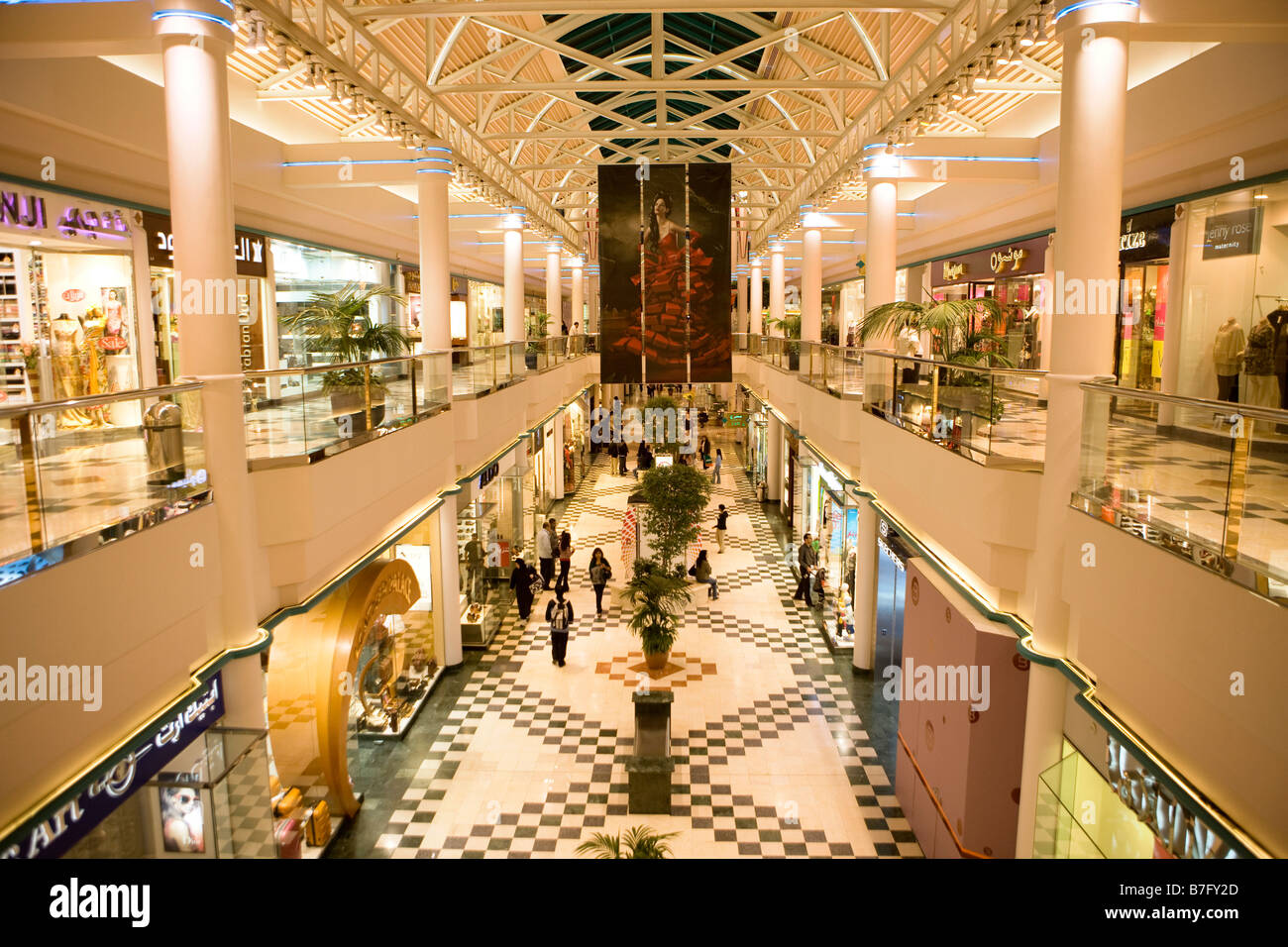 Centro comercial Burjuman en Dubai, Emiratos Árabes Unidos Foto de stock