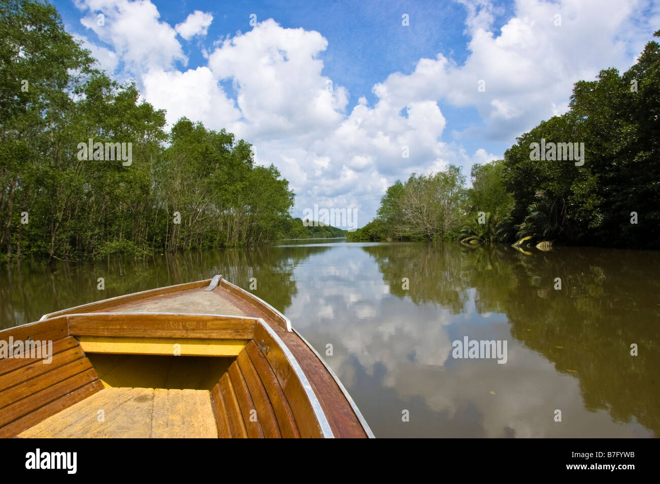 En la excursión en barco de río Brunei y Kampung Ayer la aldea de agua en Bandar Seri Begawan, Brunei Foto de stock