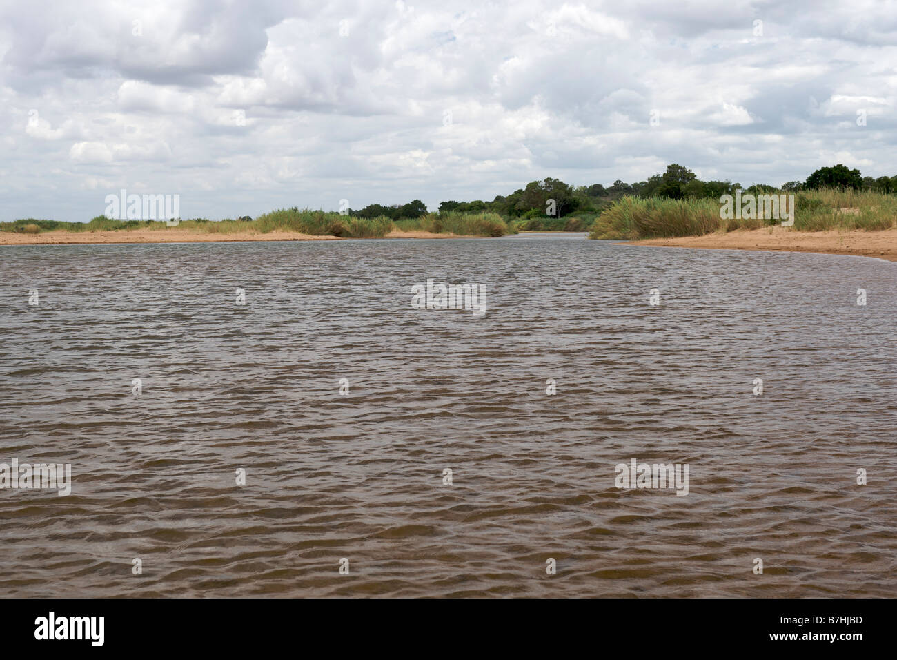 Vista del río Limpopo, en el que corre a través de la provincia de Gaza, en el sur de Mozambique. Foto de stock