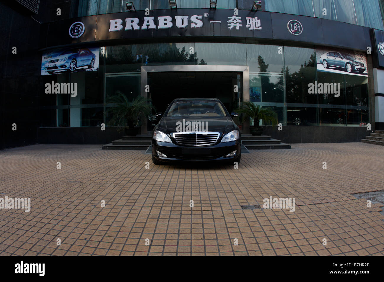Chino Mercedes Brabus Concesionario Foto de stock