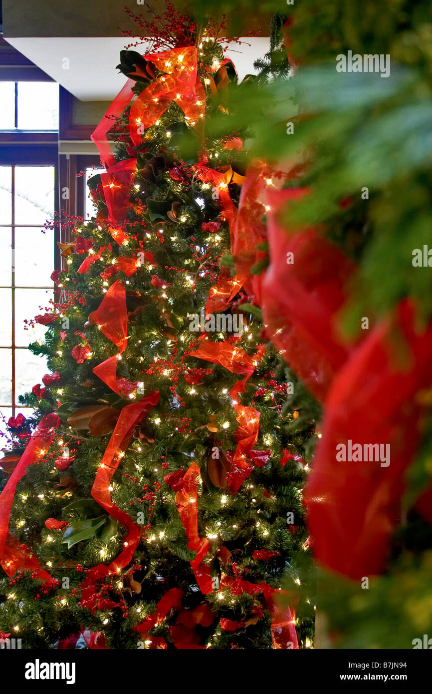 Compartir 87+ imagen árbol de navidad con liston rojo