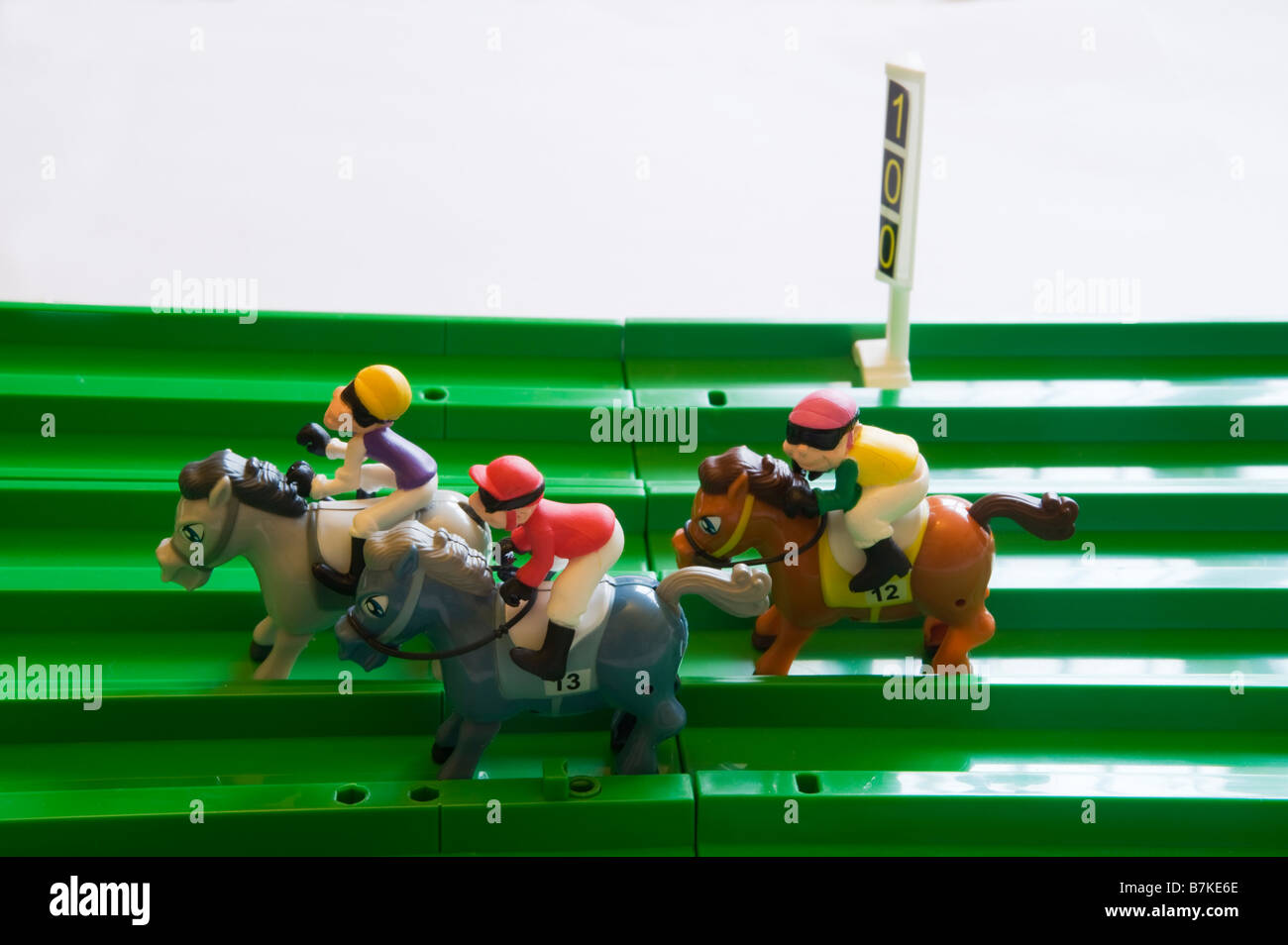 Toy horse racing game fotografías e imágenes de alta resolución - Alamy