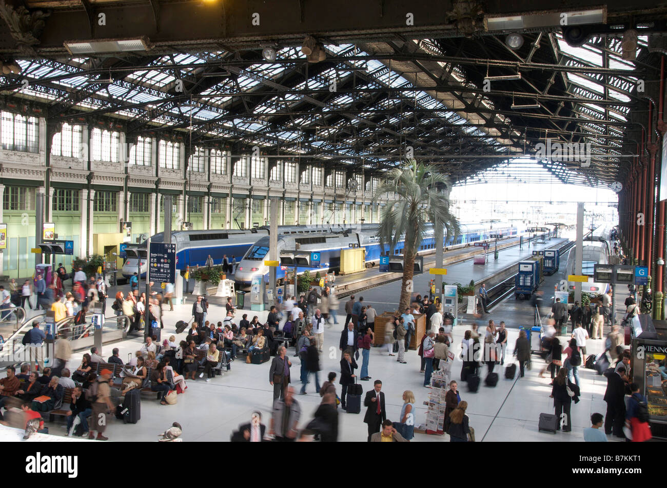 La estación de trenes Gare de Lyon en París, Francia Foto de stock