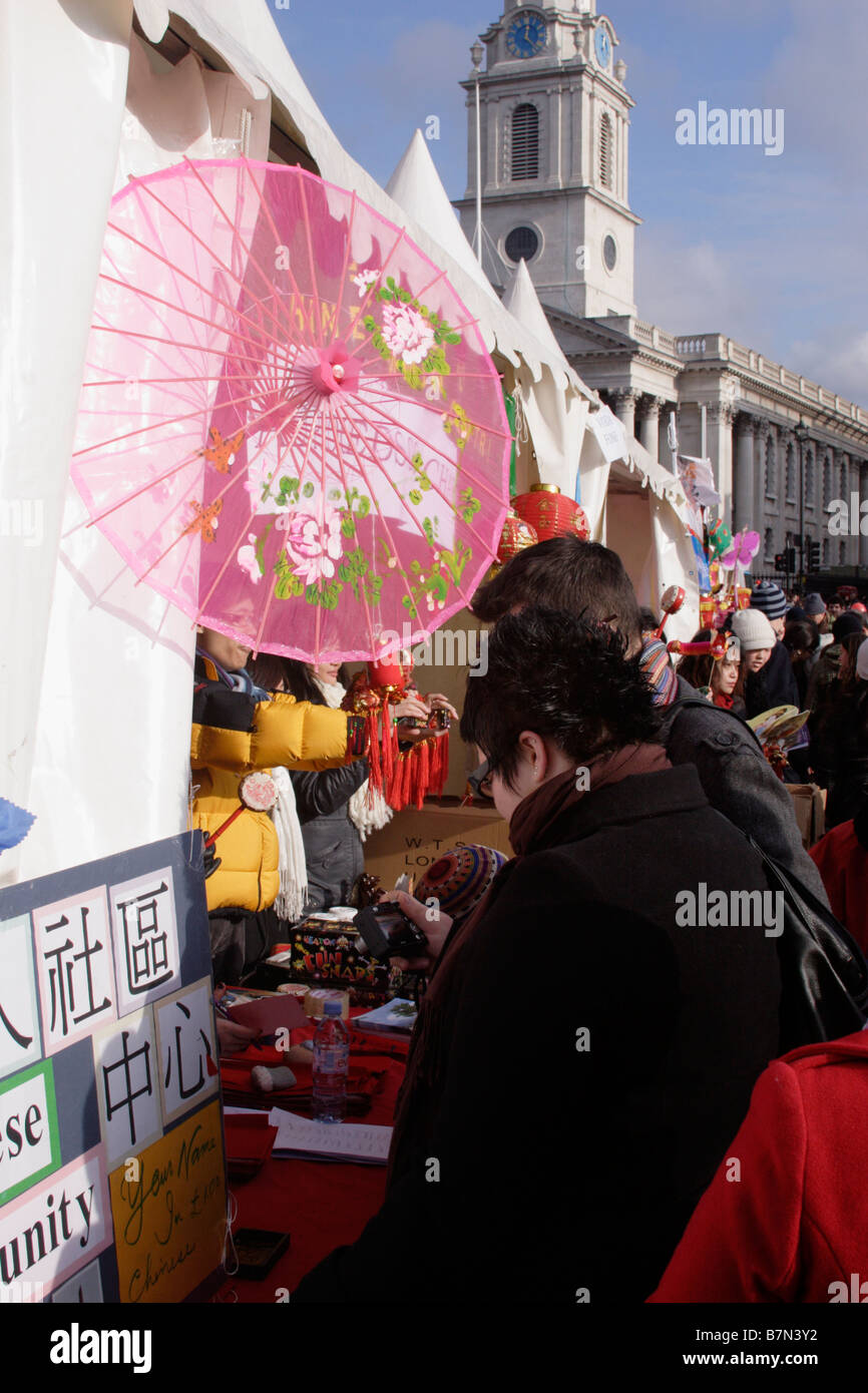 Stand en Trafalgar Square durante las celebraciones del Año Nuevo Chino Londres 2009 Foto de stock