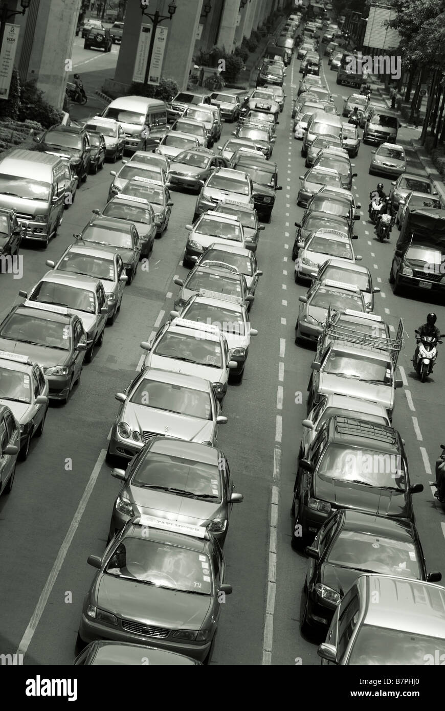 La congestión del tráfico en el centro de distrito Pathumwan Bangkok Thailand Foto de stock